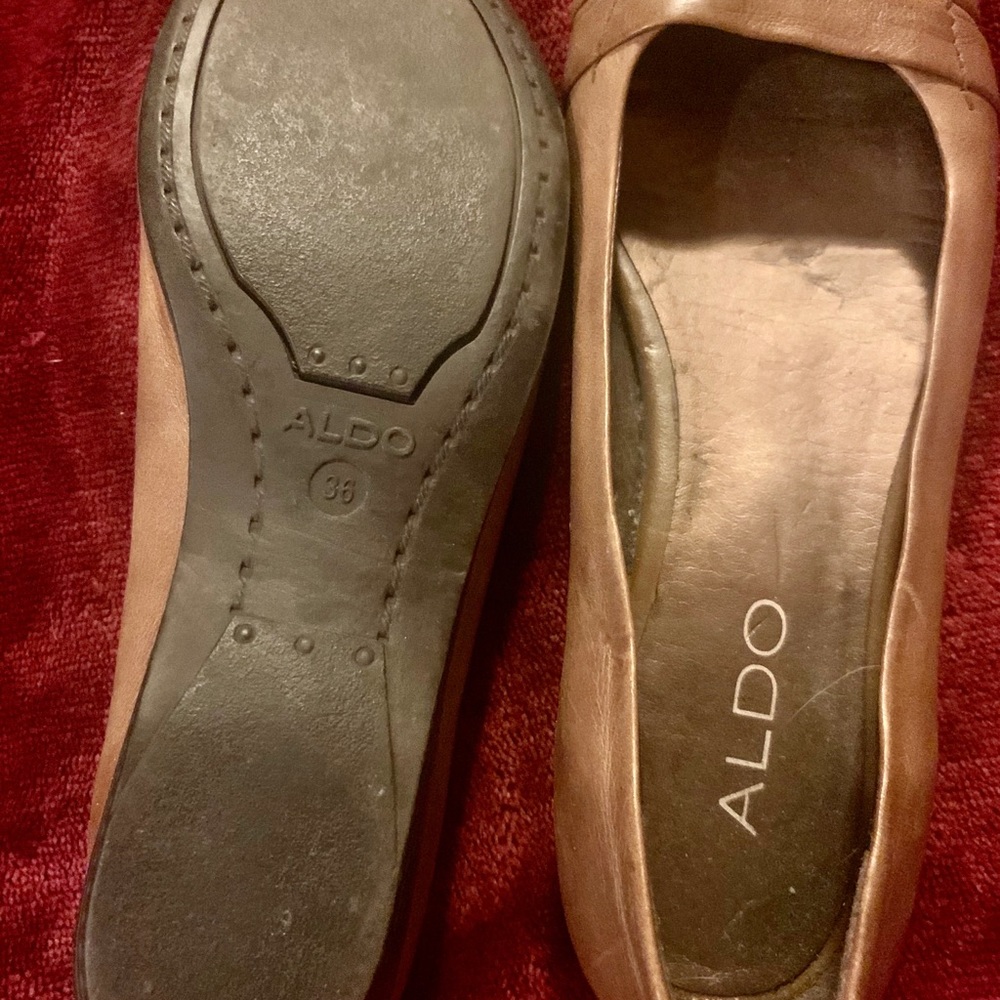 Aldo light brown flats- Like new size 6